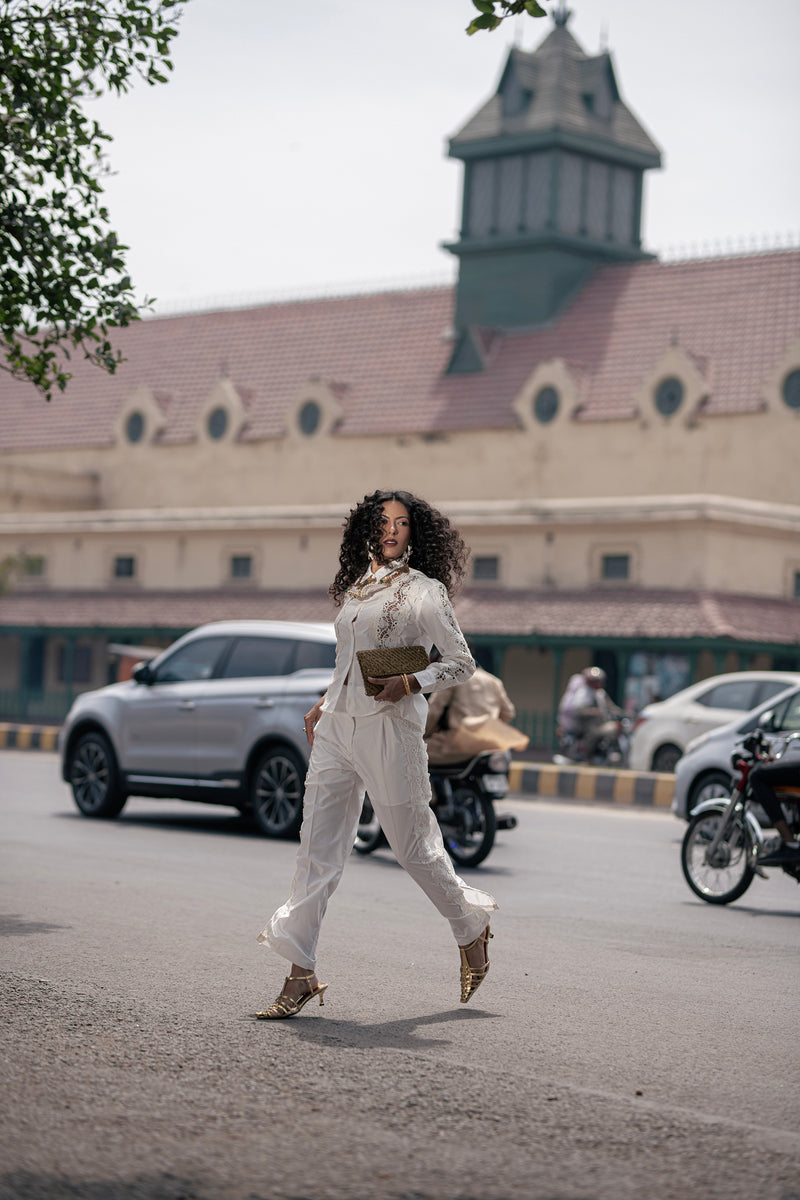 Bazaar Blanc – Street Royalty in White