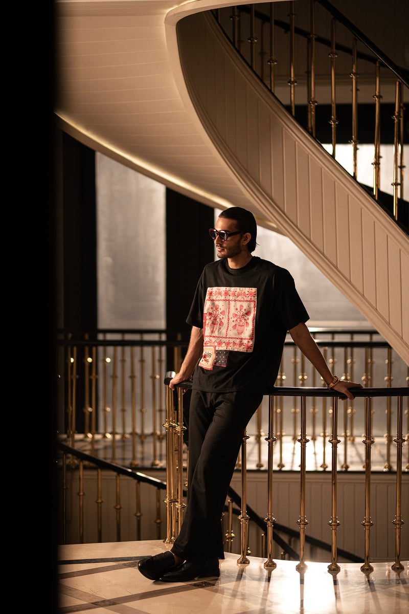 Patchwork Heritage Tee – Noir Edition (unisex)