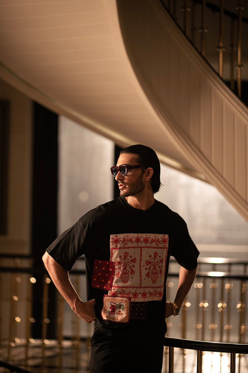 Patchwork Heritage Tee – Noir Edition (unisex)