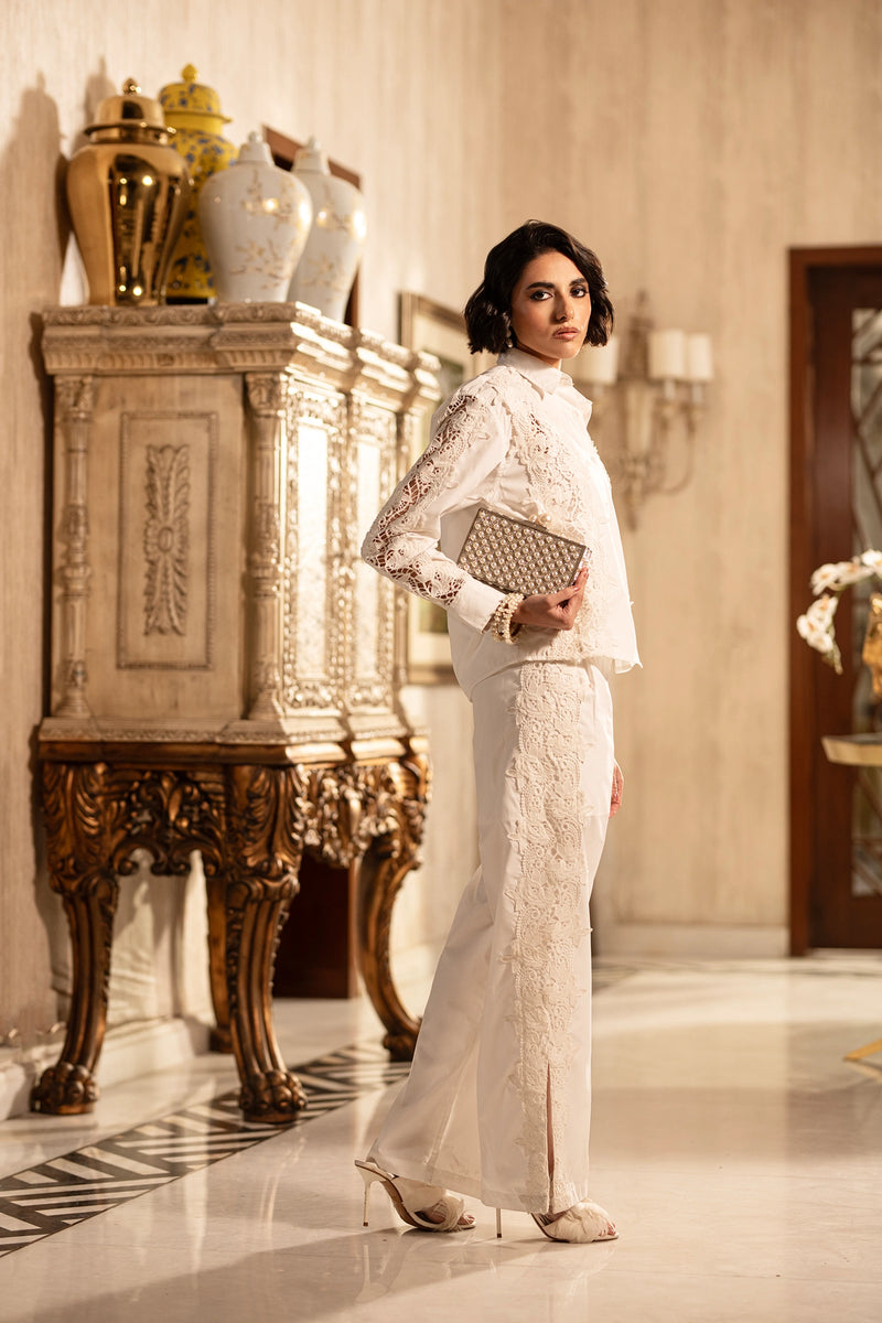 Bazaar Blanc – Street Royalty in White