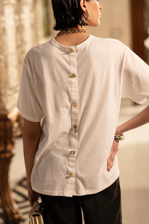 Back to Bold: Redefining the Classic White Shirt